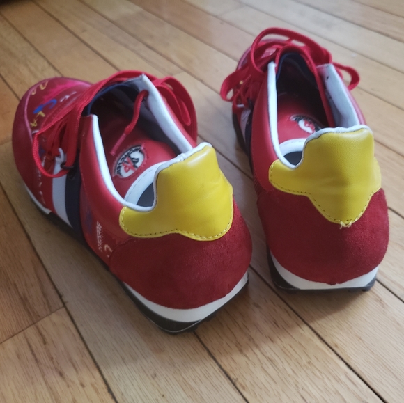 This is a beautiful used Moncler snears - Picture 3 of 4